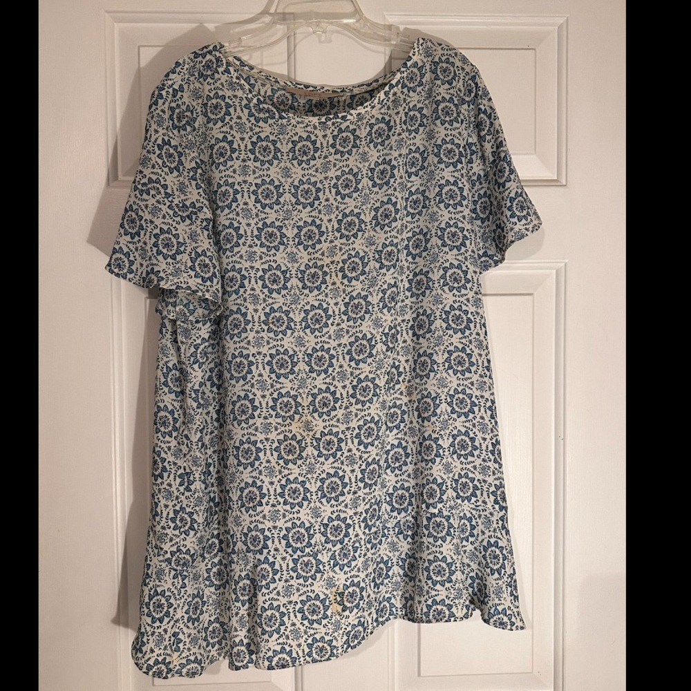 Blue paisley patterned shortsleeved flowy LOFT top, size medium
